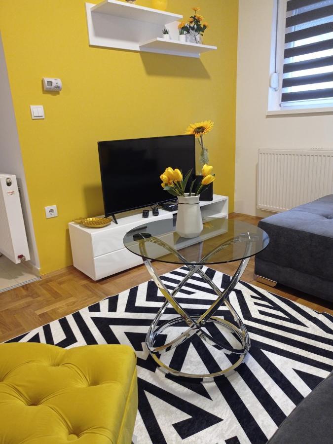 Apartman Sunflower Sremska Mitrovica Exteriör bild