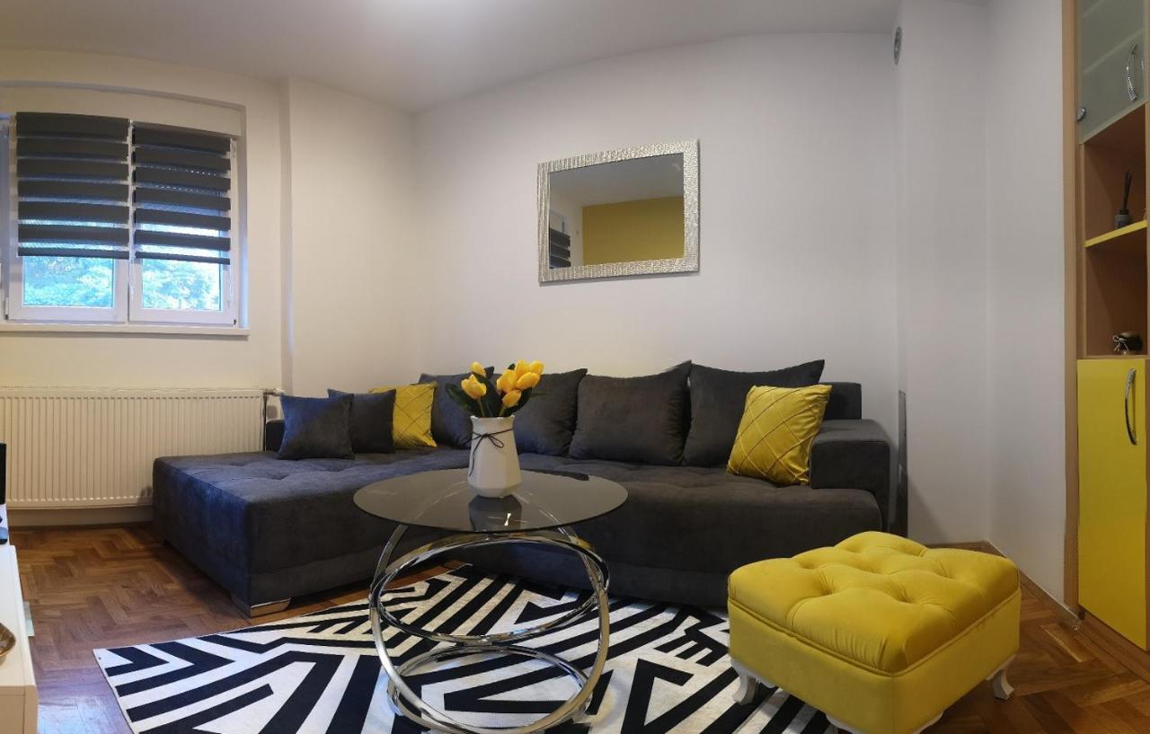Apartman Sunflower Sremska Mitrovica Exteriör bild