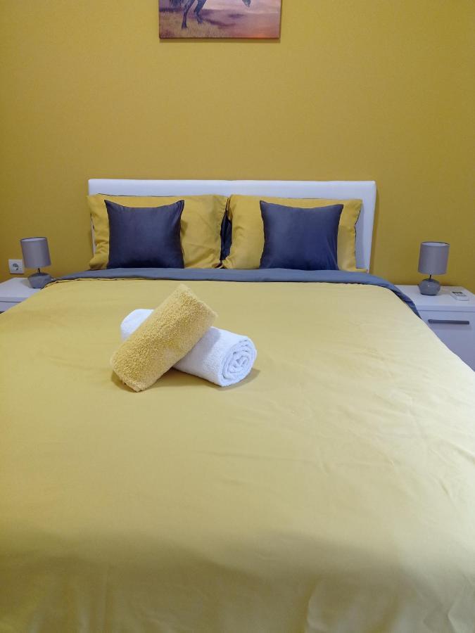 Apartman Sunflower Sremska Mitrovica Exteriör bild