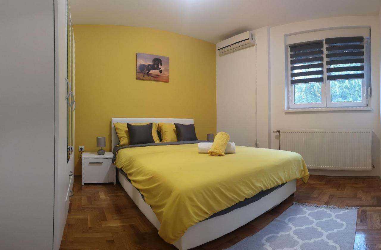 Apartman Sunflower Sremska Mitrovica Exteriör bild