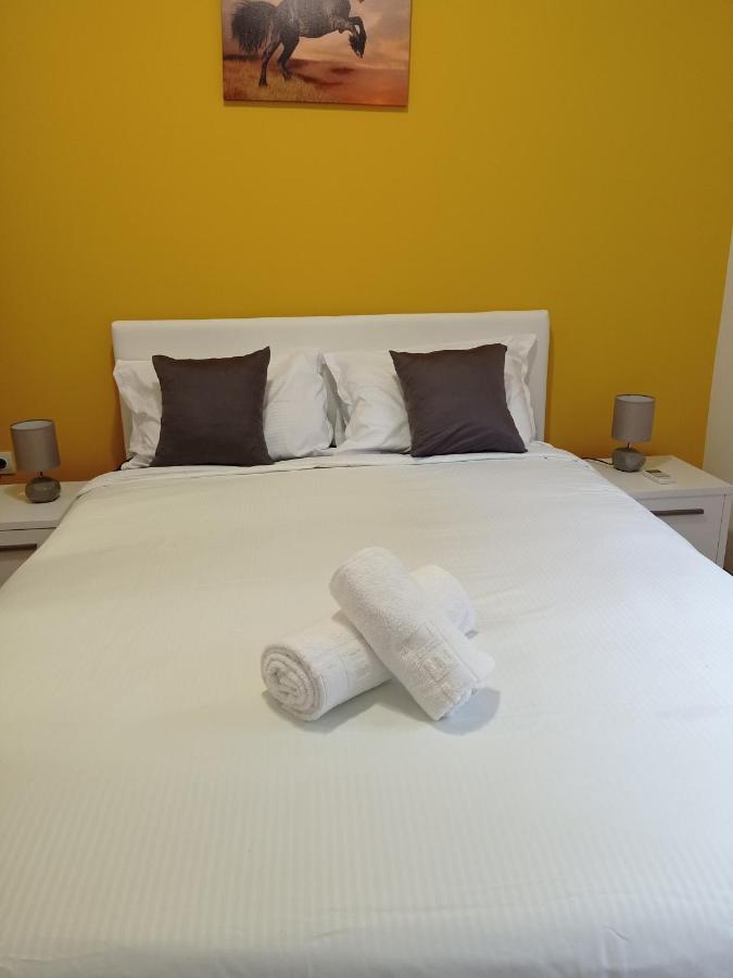 Apartman Sunflower Sremska Mitrovica Exteriör bild