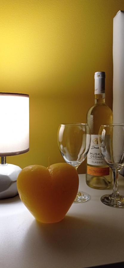 Apartman Sunflower Sremska Mitrovica Exteriör bild