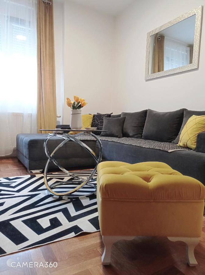 Apartman Sunflower Sremska Mitrovica Exteriör bild