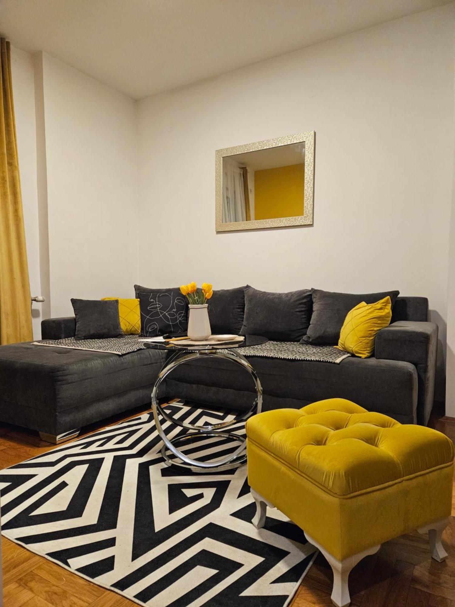 Apartman Sunflower Sremska Mitrovica Exteriör bild