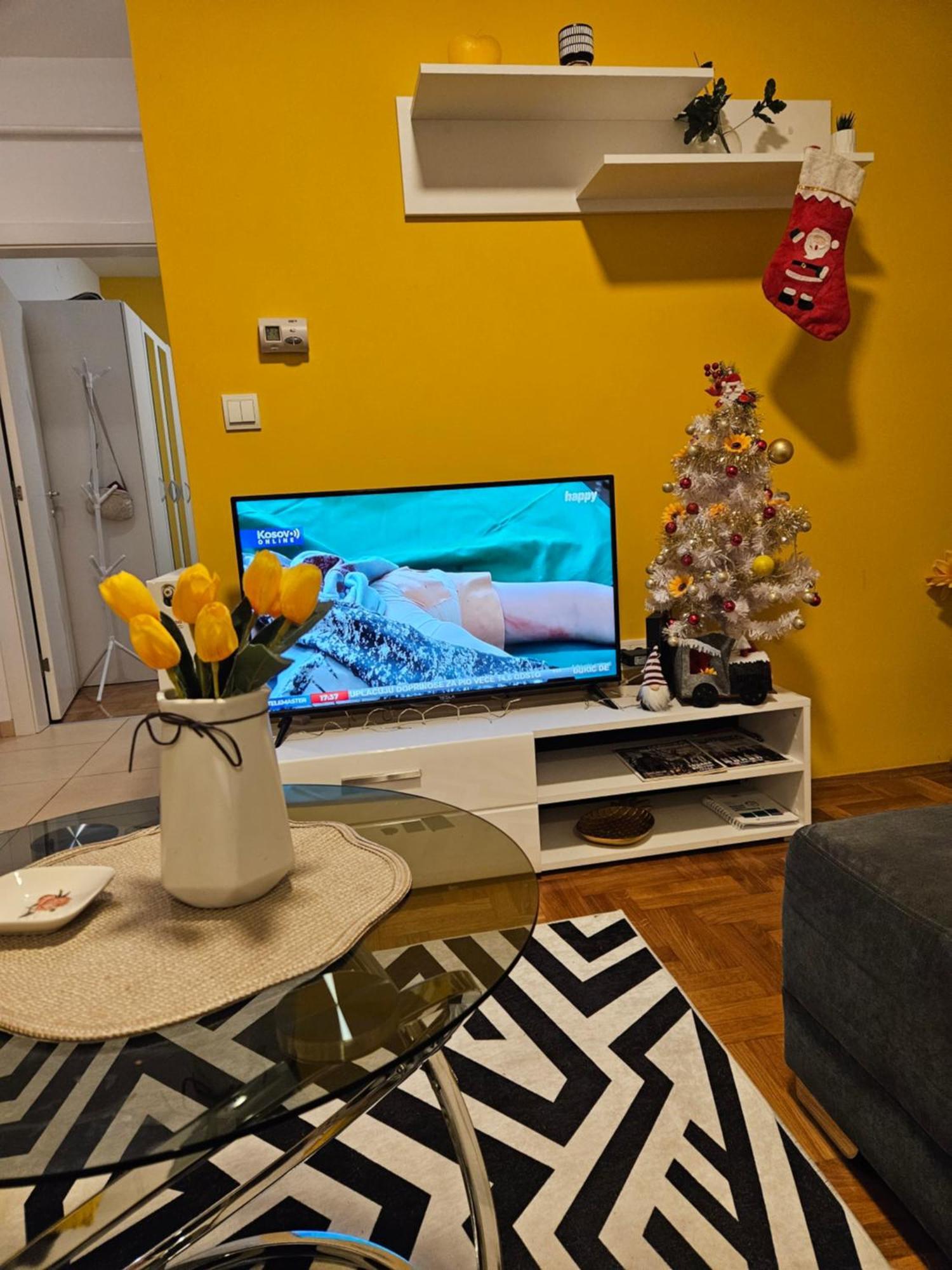 Apartman Sunflower Sremska Mitrovica Exteriör bild