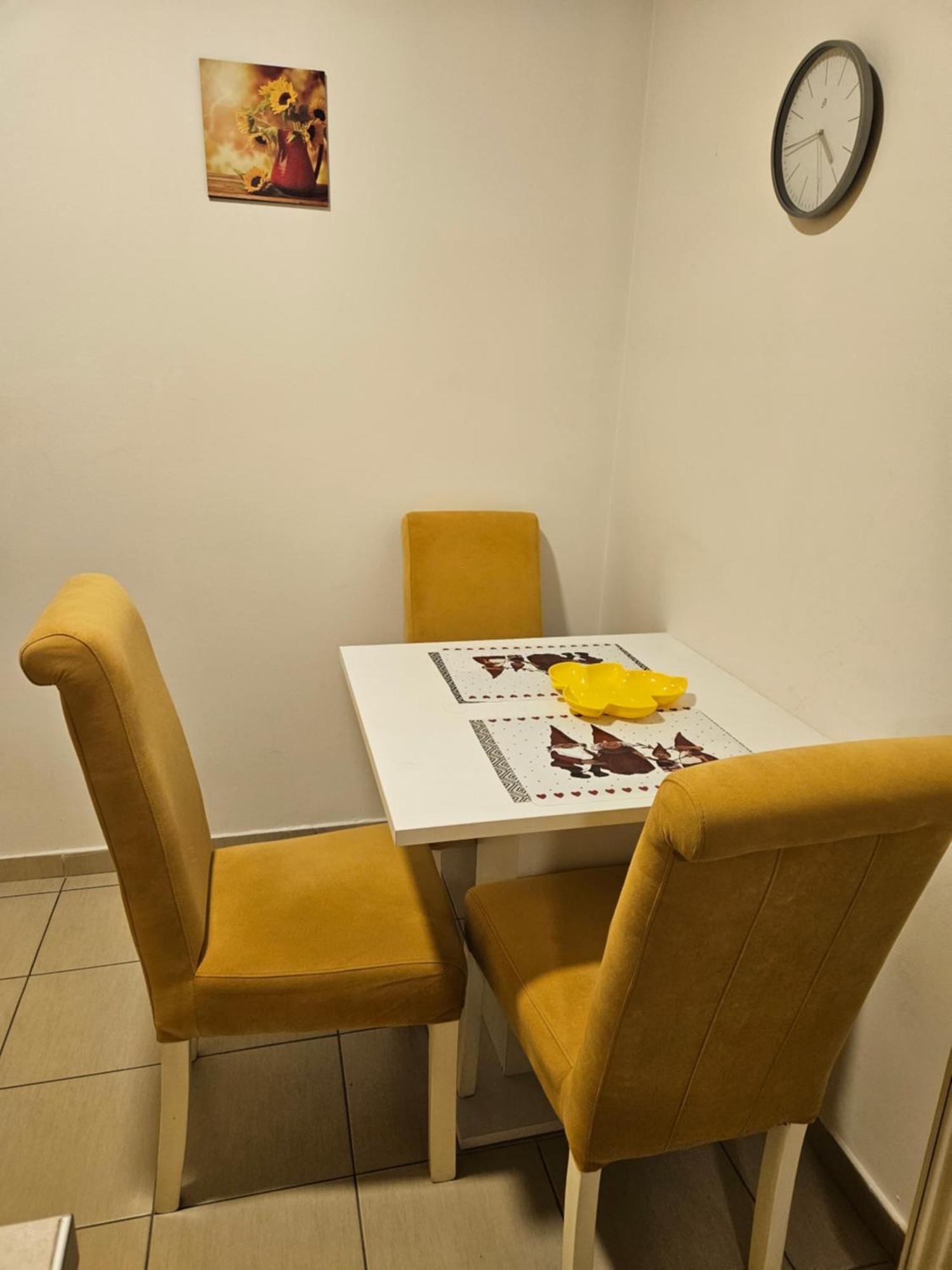 Apartman Sunflower Sremska Mitrovica Exteriör bild
