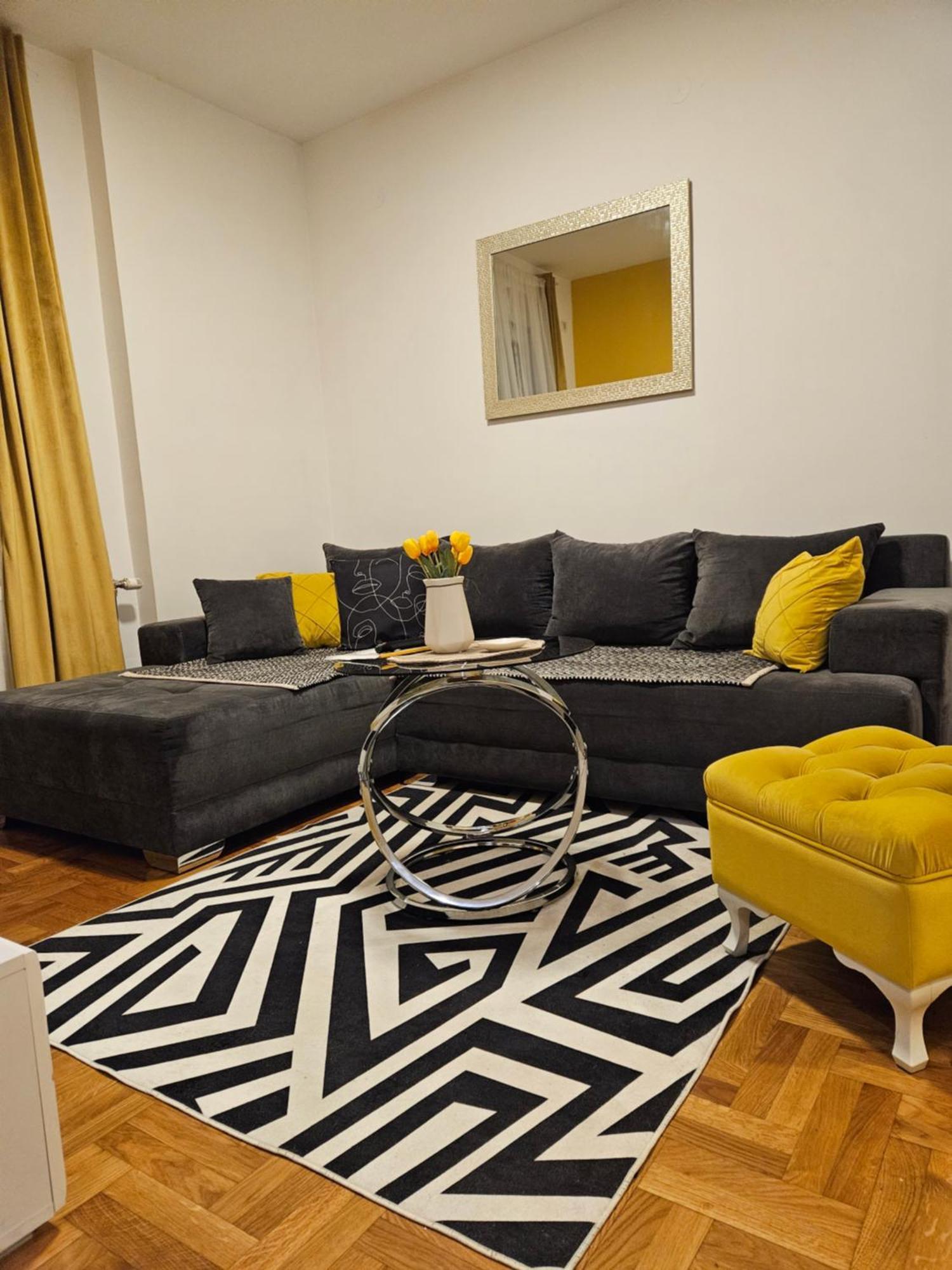 Apartman Sunflower Sremska Mitrovica Exteriör bild